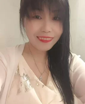 三点粉嫩 下面水是相当的多,