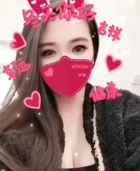 30岁左右，自己一个人，胸很大