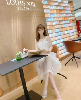 菲菲 22  172 110